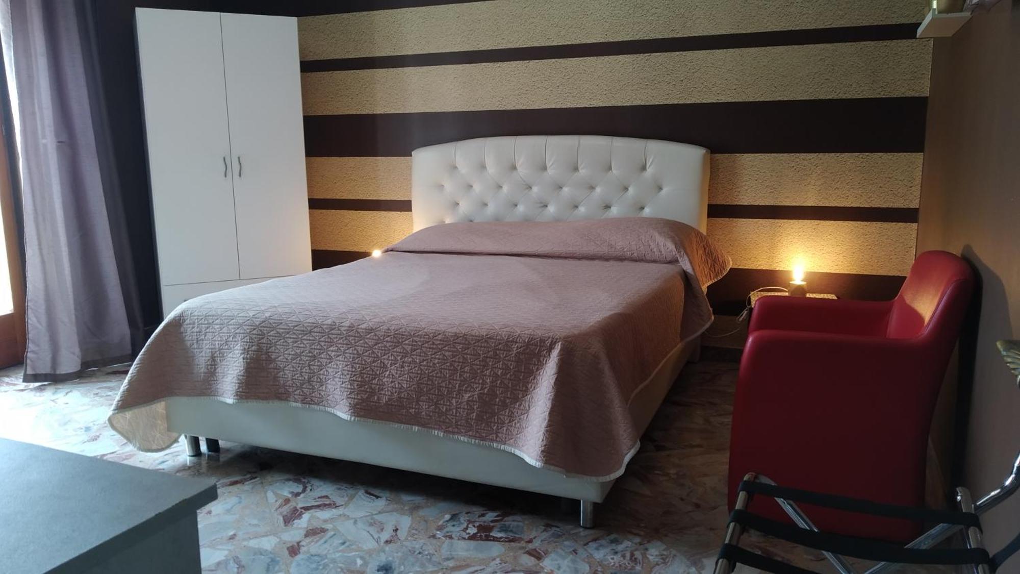 Cconforthotels R&B Semplici Emozioni バーリ エクステリア 写真